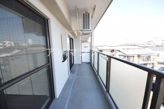 【バルコニー】 | セントラーレ鳥が丘 | 暖かな日差しのふりそそぐバルコニー