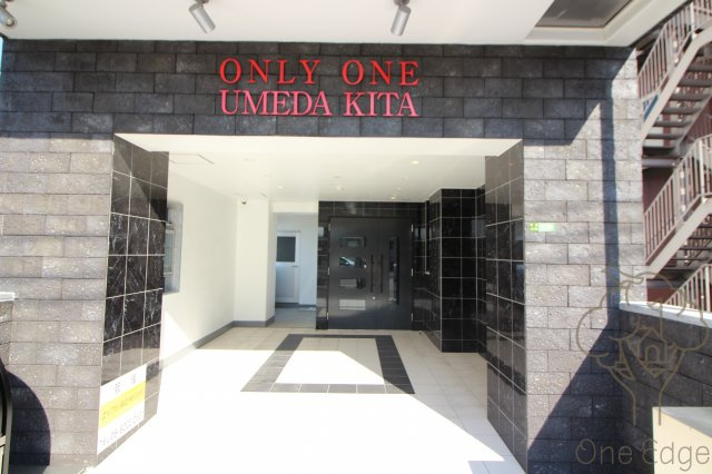 ONLYONE梅田北のエントランス