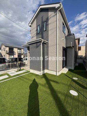 【間取り】 | 全居室「南」向きで、自然光たっぷり取り込める間取りプラン◎　
リビングを見渡せるカウンターキッチンは、子どもを見守りながらお料理ができて安心です◎