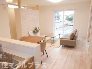 【居間・リビング】 | 郡山市大槻町愛宕台新築一戸建て1棟 | ゆったり過ごせるリビングです