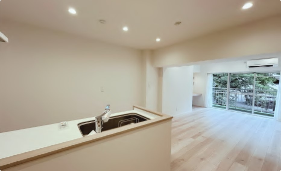 中古マンション 所沢市向陽ハイツB棟のキッチン|オープンなシステムキッチン。食洗器・浄水器完備