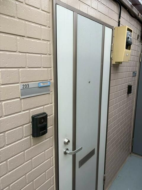 シャネル富士見台の玄関