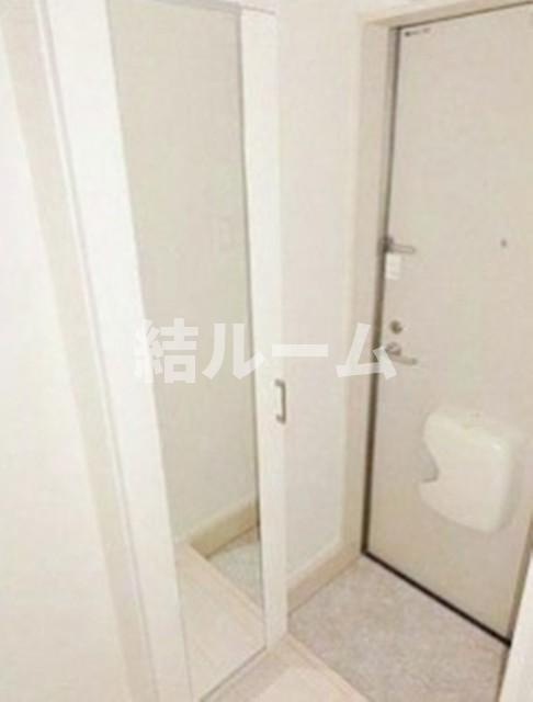 練馬区小竹町１丁目のアパートの玄関