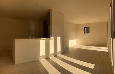 【居間・リビング】 | リーブルガーデン湖南市水戸町３期 | リビングダイニングキッチン