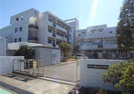 横浜市立栗田谷中学校まで580m