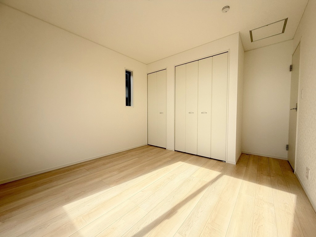 三郷市高州2丁目　新築戸建　全1棟の洋室|クローゼット2ヶ所付きの洋室6.6帖