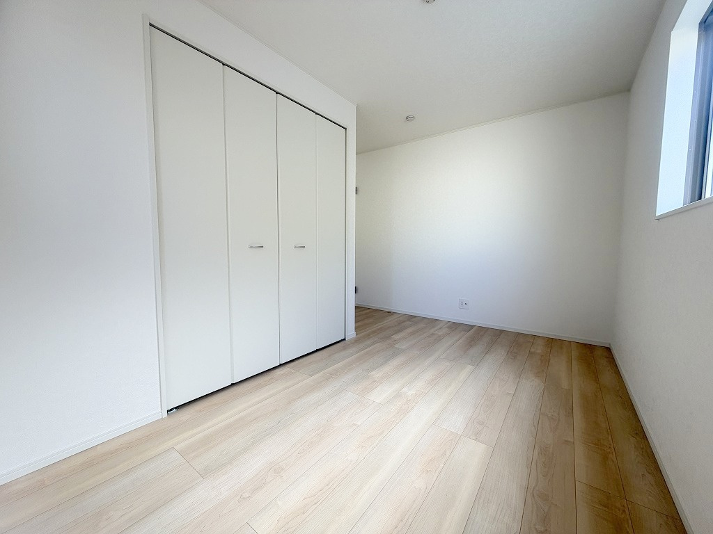 三郷市高州2丁目　新築戸建　全1棟の洋室|クローゼット付きの洋室6.3帖