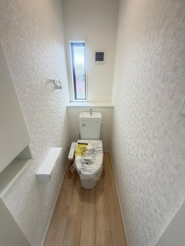 三郷市高州2丁目　新築戸建　全1棟のトイレ|1階のトイレです
