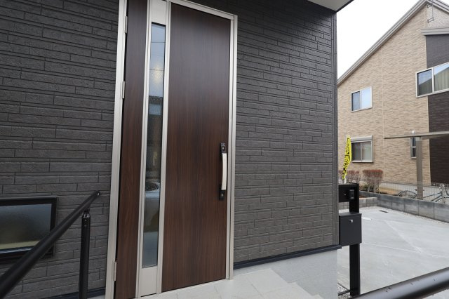 《仲介手数料無料》西区大字中釘290-31(全1戸)新築一戸建てリーブルガーデンの玄関