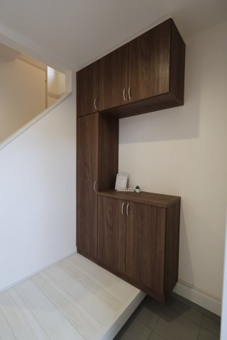 《仲介手数料無料》西区大字中釘290-31(全1戸)新築一戸建てリーブルガーデンの玄関