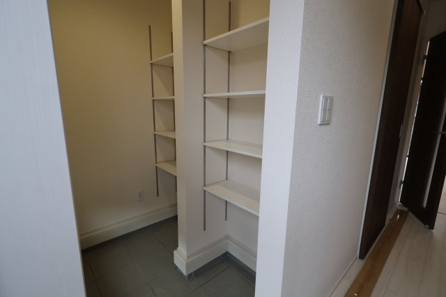 《仲介手数料無料》西区大字中釘290-31(全1戸)新築一戸建てリーブルガーデンの玄関