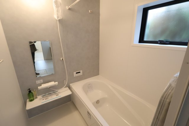 《仲介手数料無料》西区大字中釘290-31(全1戸)新築一戸建てリーブルガーデンの浴室