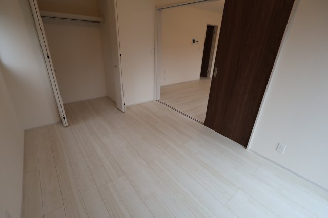 《仲介手数料無料》西区大字中釘290-31(全1戸)新築一戸建てリーブルガーデンの洋室