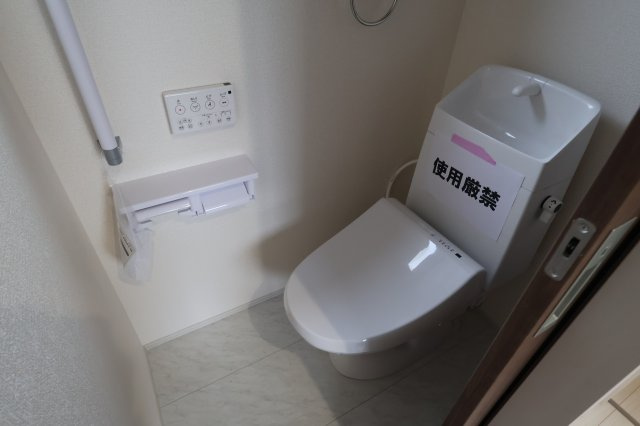《仲介手数料無料》西区大字中釘290-31(全1戸)新築一戸建てリーブルガーデンのトイレ