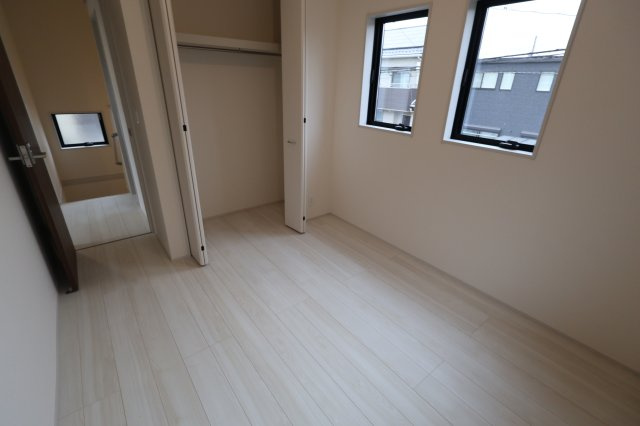 《仲介手数料無料》西区大字中釘290-31(全1戸)新築一戸建てリーブルガーデンの洋室