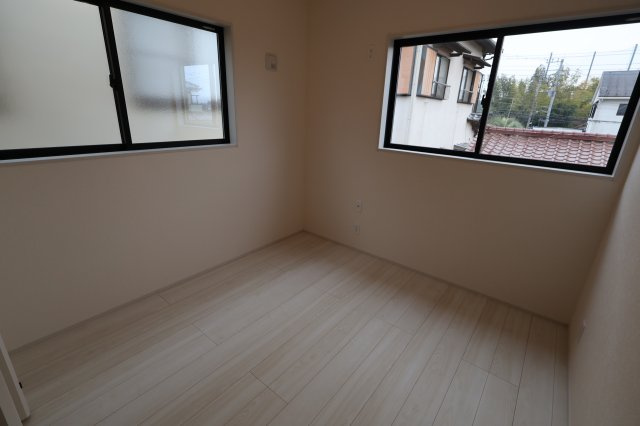 《仲介手数料無料》西区大字中釘290-31(全1戸)新築一戸建てリーブルガーデンの洋室