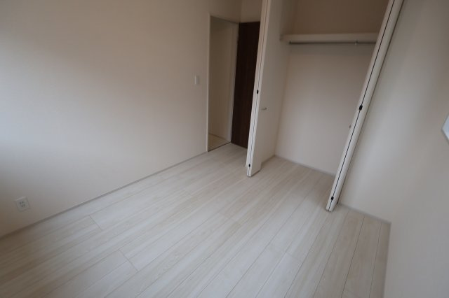 《仲介手数料無料》西区大字中釘290-31(全1戸)新築一戸建てリーブルガーデンの洋室