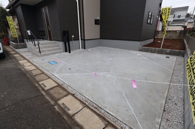 《仲介手数料無料》西区大字中釘290-31(全1戸)新築一戸建てリーブルガーデンの駐車場