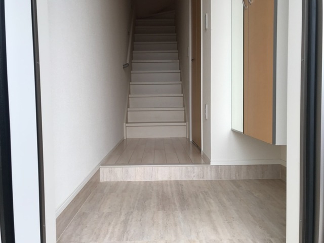 エイト・アヴェニューの玄関