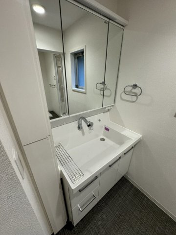 アソシエール文京白山の独立洗面台