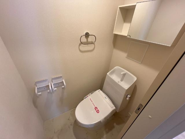 メゾン　ウィステリアのトイレ|シャワー付トイレ