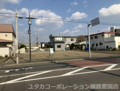 【前面道路含む現地写真】 | 白糠郡白糠町東二条南2丁目売地 | 近隣にコンビニやドラッグストア、スーパー、銀行もございます！