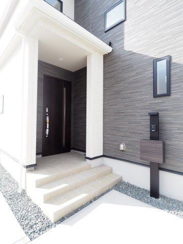 【玄関】 | Blooming　Garden　笹木野北寺畑　３号棟 | ★内覧予約で新米2kg★