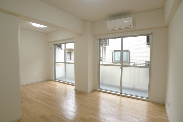 音羽ホームズの居間・リビング