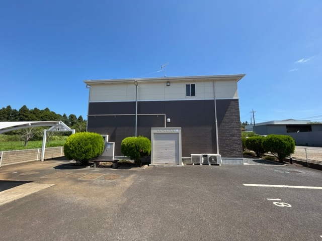 ネオ・ブリーズの駐車場