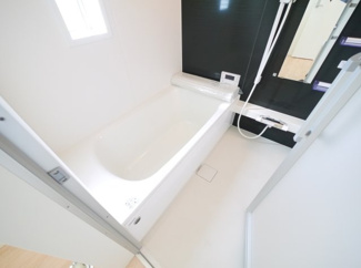 【浴室】 | 八街市八街に第17 全8棟 8号棟 新築戸建  | 令和7年9月築 オール電化リビング約17帖JR総武本線八街駅徒歩約15分 本下水 ローソン徒歩約4分