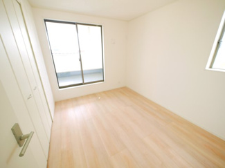 【洋室】 | 八街市八街に第17 全8棟 8号棟 新築戸建  | 令和7年9月築 オール電化リビング約17帖JR総武本線八街駅徒歩約15分 本下水 ローソン徒歩約4分