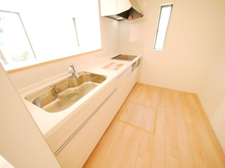 【キッチン】 | 八街市八街に第17 全8棟 8号棟 新築戸建  | 令和7年9月築 オール電化リビング約17帖JR総武本線八街駅徒歩約15分 本下水 ローソン徒歩約4分