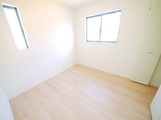 【洋室】 | 八街市八街に第17 全8棟 8号棟 新築戸建  | 令和7年9月築 オール電化リビング約17帖JR総武本線八街駅徒歩約15分 本下水 ローソン徒歩約4分