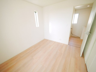 【洋室】 | 八街市八街に第17 全8棟 8号棟 新築戸建  | 令和7年9月築 オール電化リビング約17帖JR総武本線八街駅徒歩約15分 本下水 ローソン徒歩約4分