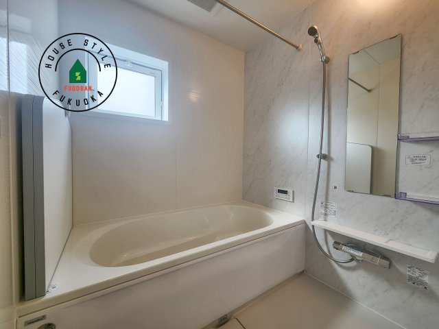 小郡市三国が丘4丁目第1-2棟（1号棟）の浴室|1日の疲れを癒してくれる広々バスルーム。雨の日のお洗濯にも大活躍な浴室乾燥機付です！