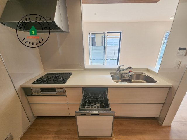 小郡市三国が丘4丁目第1-2棟（1号棟）のキッチン|ご家族を近くに感じられる対面キッチンのLDK。会話もはずみそうですね。