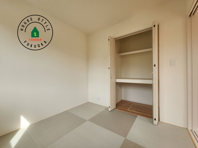 小郡市三国が丘4丁目第1-2棟（1号棟）の和室|和室を上手に活用すると暮らし方の幅が広がります。例えば普段は開け放して、子供の小さいうちはお昼寝や遊びのスペースに。畳はソフトなので転んでもケガをしにくく安心です