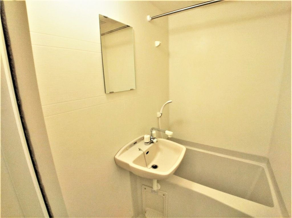 レオパレスブルーパイン松本の浴室