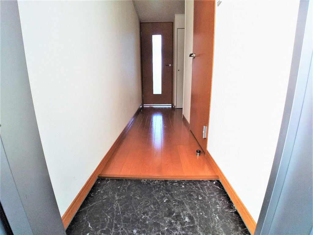 レオパレスブルーパイン松本の玄関