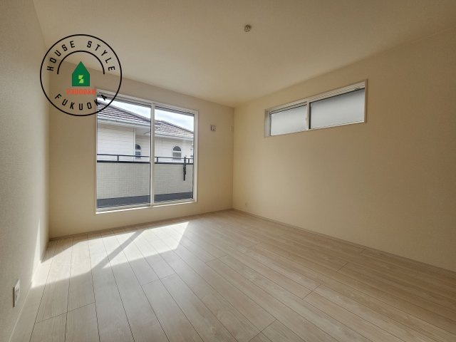 小郡市三国が丘4丁目第1-2棟（2号棟）の寝室|主寝室には収納力に優れたクローゼットがありますので、お部屋もすっきり片付きます。