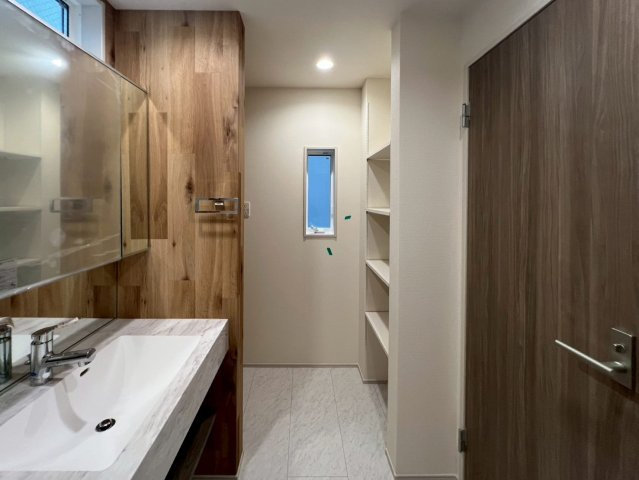 東大阪市大蓮東1丁目の洗面所|広々とゆとりのあるスペースに収納力の高い洗面空間で、ストレスのない生活が送れます♪