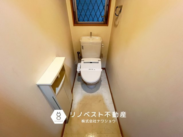 東大阪市若江東町1丁目のトイレ|小さな収納が嬉しいトイレです。
1階部分にございます◎
