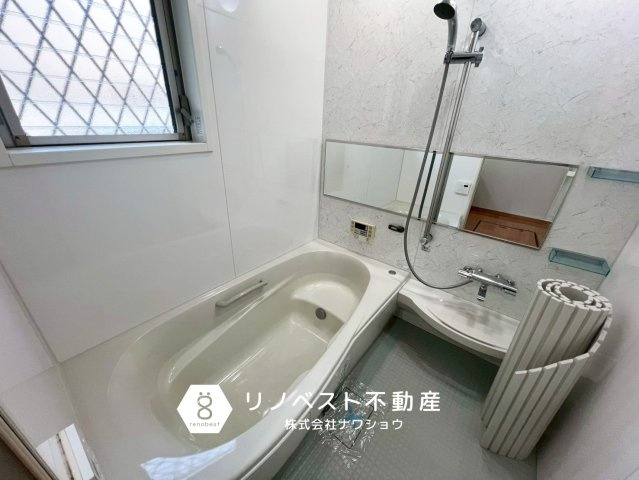 東大阪市若江東町1丁目の浴室|広々とした浴槽が嬉しいですね◎
もちろん、追い焚き機能もございます♪