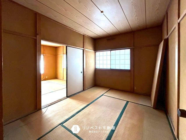 東大阪市元町2丁目の和室|窓が2か所あり陽当たりも良好なので明るい和室です。照明は後から設置して頂く必要がございます。