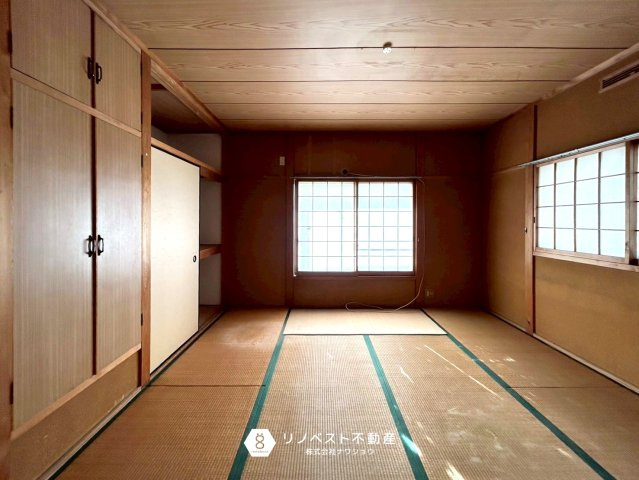 東大阪市元町2丁目の洋室|洋室にも収納があるのでスッキリとしたお部屋造りが可能ですね！