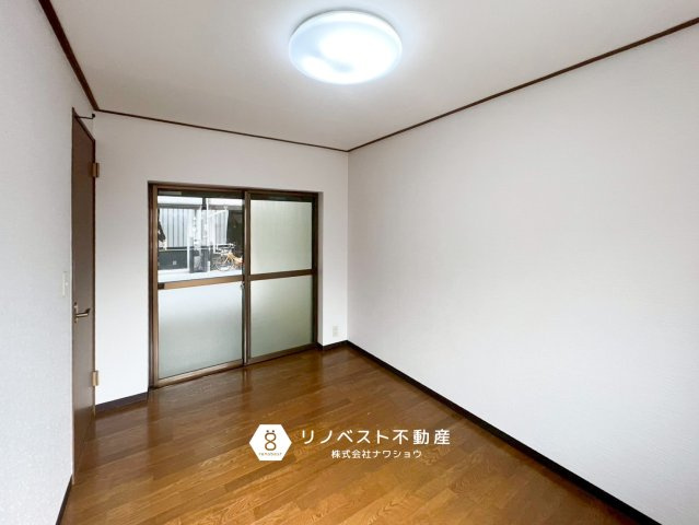 生野区巽中2丁目の洋室|1階の約6帖洋室は趣味部屋や寝室に最適です♪