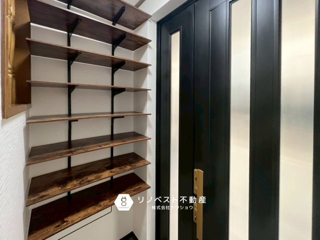 生野区巽中2丁目の玄関|見せる収納◎お気に入りの靴が並んでいるを見ると気分が上がりますね♪