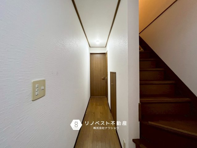 生野区巽中2丁目のその他|1階廊下にはっストック用品などを収納できる物入があります☆