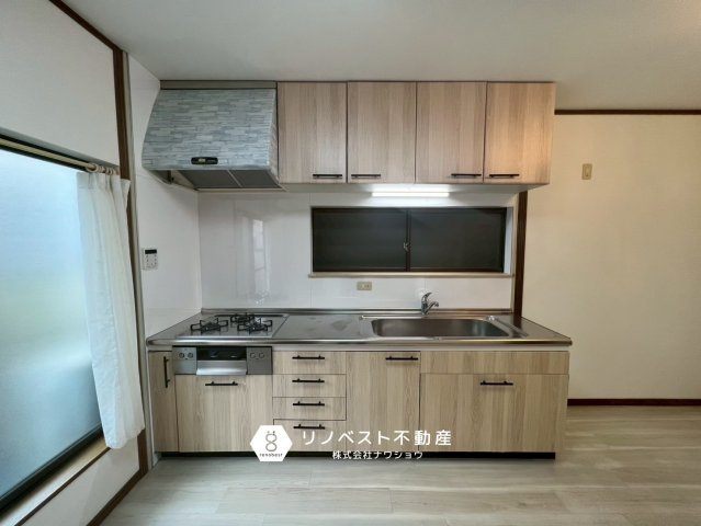 生野区巽中2丁目のキッチン|3口コンロ付き◎シンクも広く、作業スペースも十分に確保されております♪