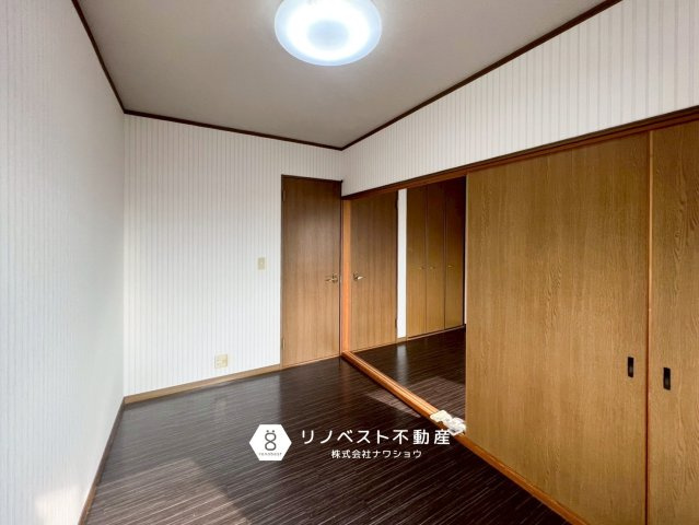 生野区巽中2丁目の洋室|5.5帖の洋室が2部屋隣接しており、繋げて使用も可能◎収納付きです！